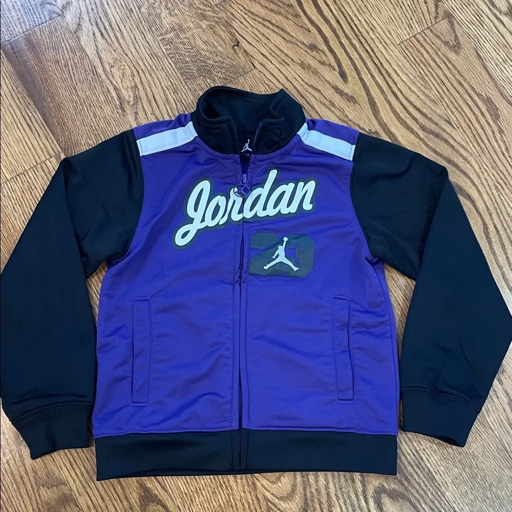 Girl’s Jordan Dri-Fit Zip Up Jacket/Coat. Size 4T. Excellent Condition.